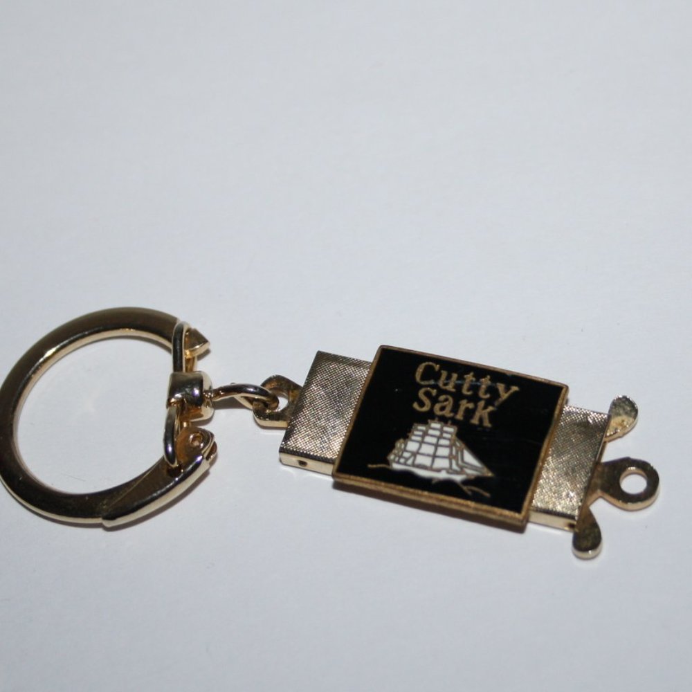 🟡⚓ Gold Cutty Sark Keychain · 2.75" · Vintage ⚓🟡